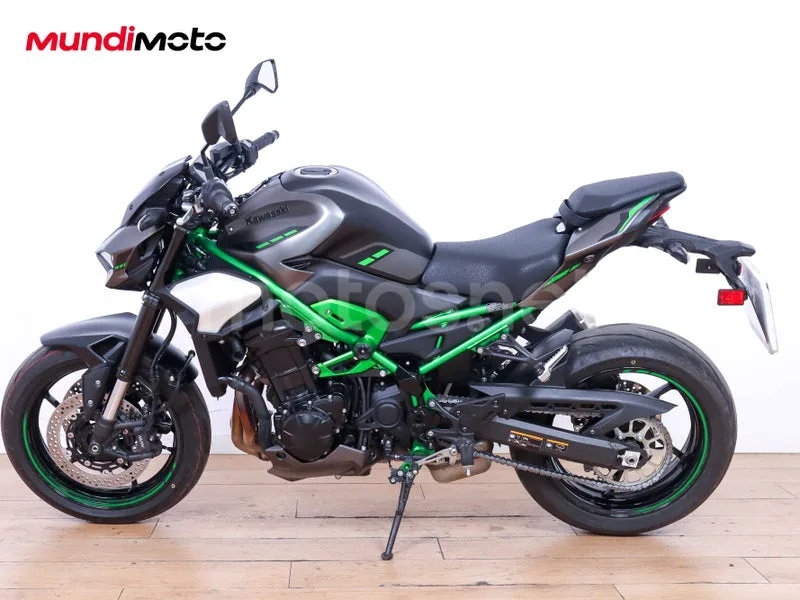 Kawasaki Z900 - Vista 6