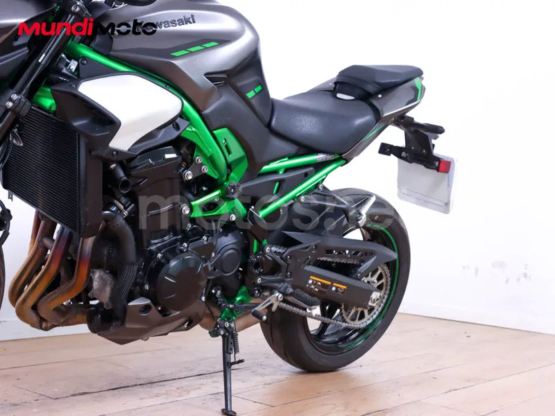 Kawasaki Z900 - Vista 10