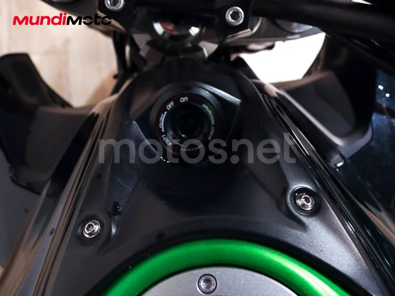 Kawasaki Z800 - Vista 21