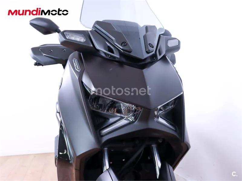Yamaha XMAX 300 - Vista 5