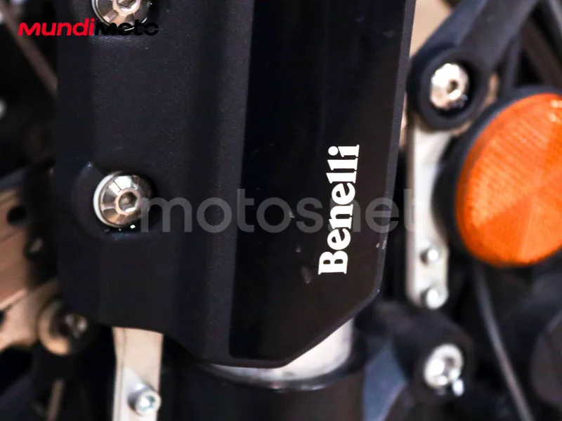 Benelli TRK 502 - Vista 26