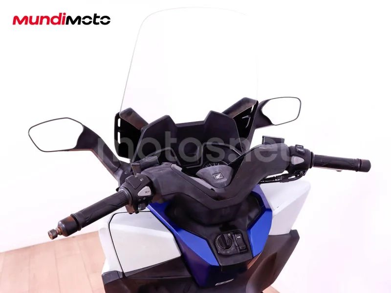 Honda Forza 125 - Vista 11