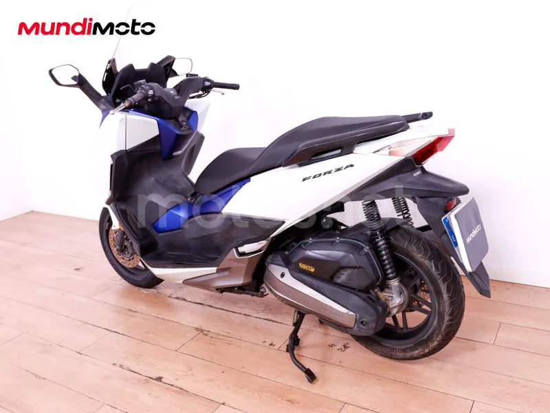 Honda Forza 125 - Vista 8