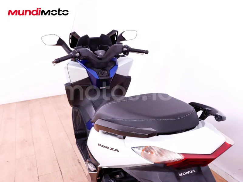 Honda Forza 125 - Vista 9