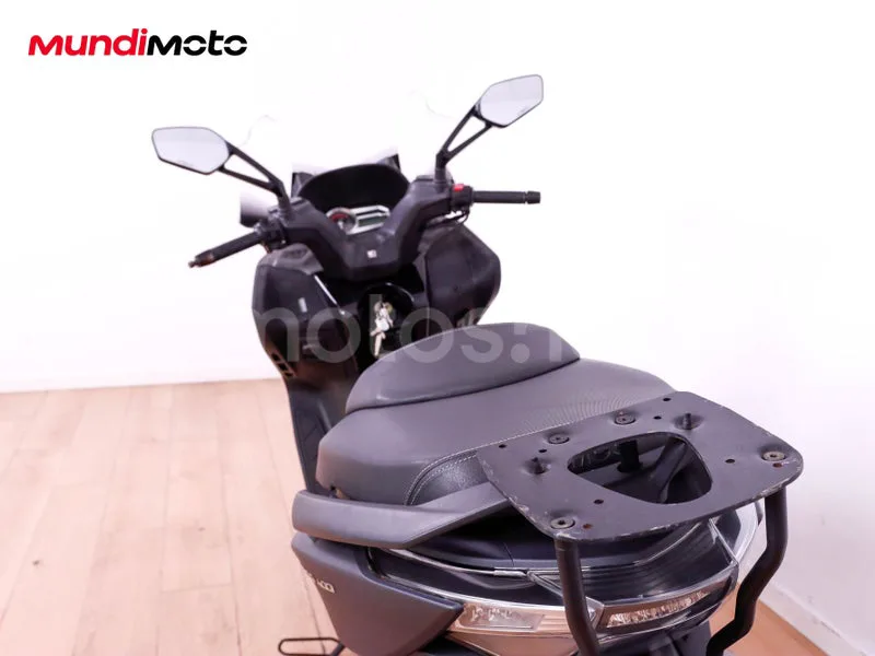 Kymco Xciting 400 - Vista 9