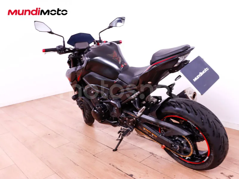 Kawasaki Z900 - Vista 17