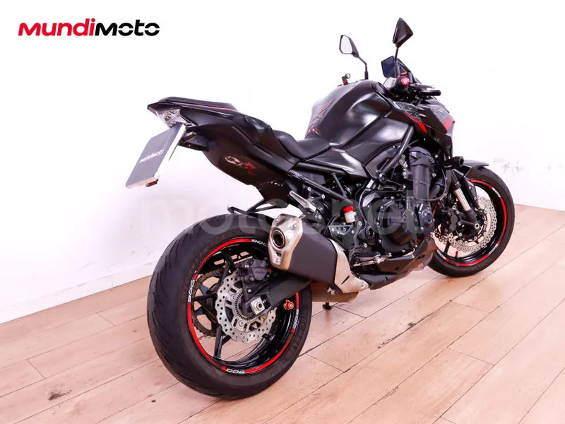 Kawasaki Z900 - Vista 3