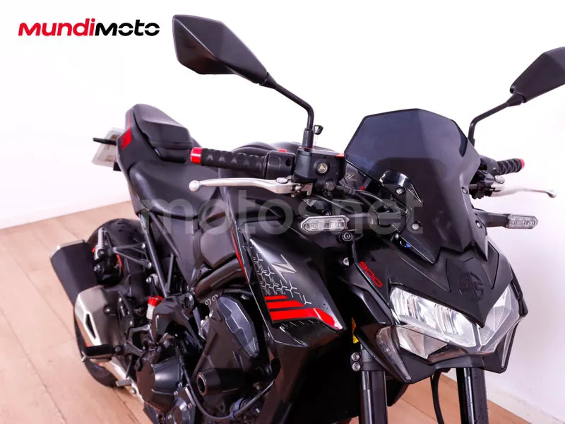 Kawasaki Z900 - Vista 23