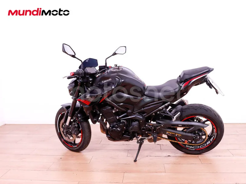 Kawasaki Z900 - Vista 6