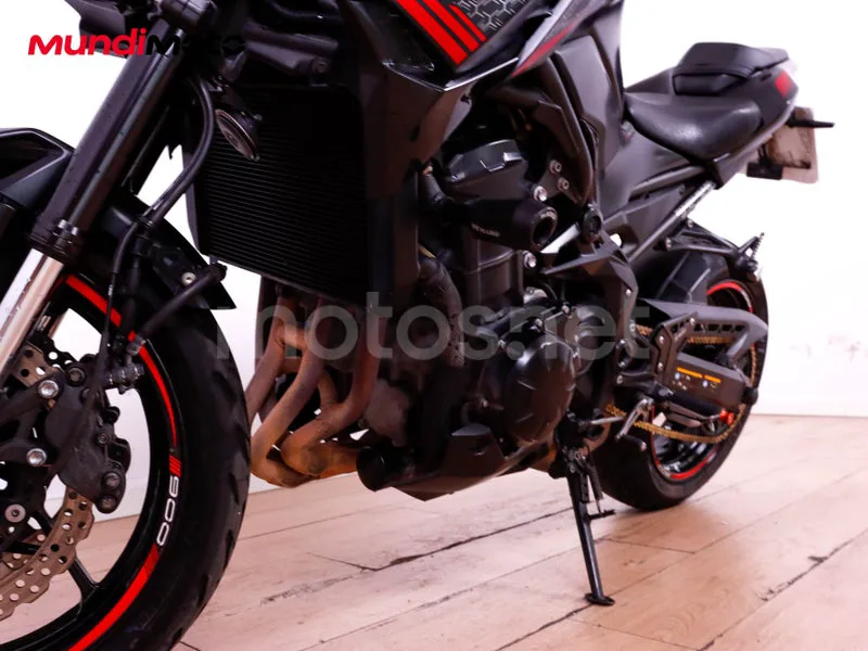 Kawasaki Z900 - Vista 10