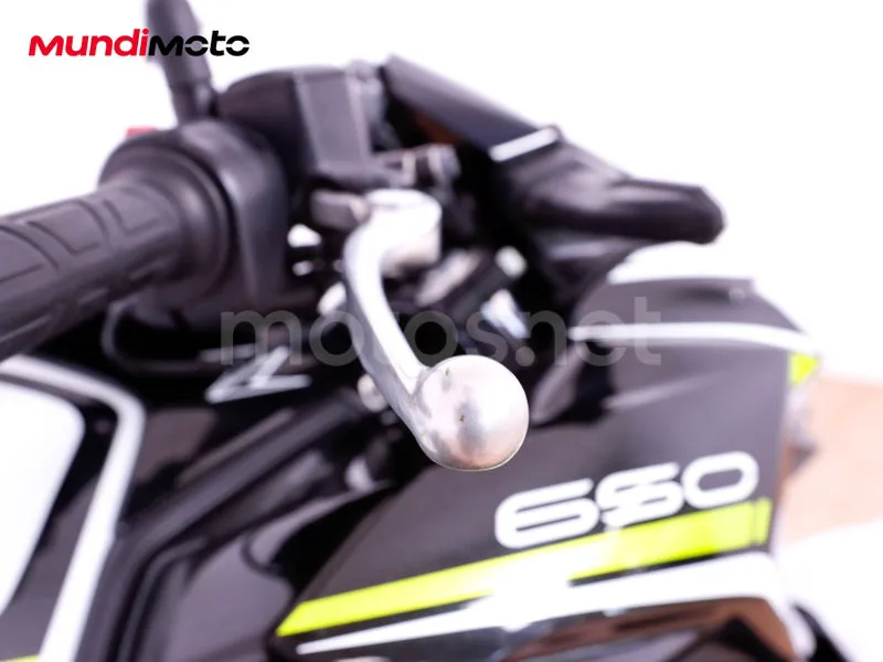 Kawasaki Z650 - Vista 13