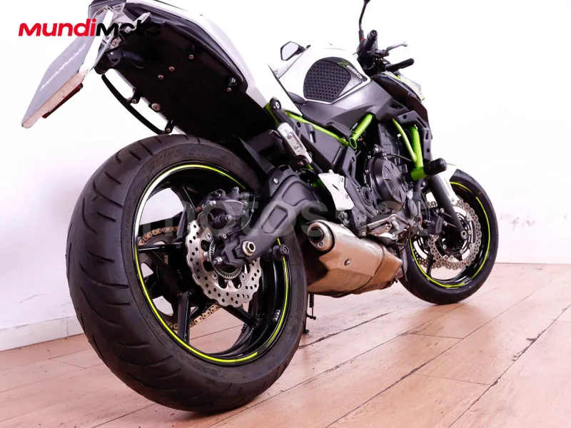 Kawasaki Z650 - Vista 4