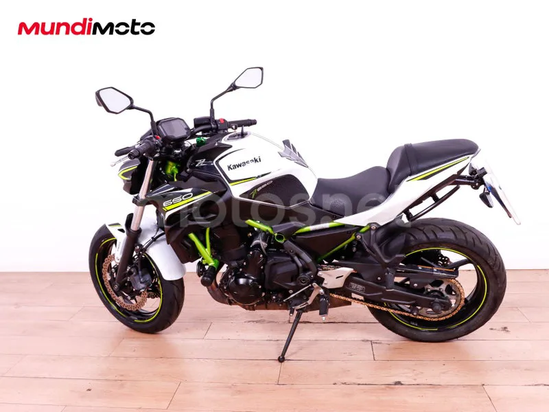 Kawasaki Z650 - Vista 6