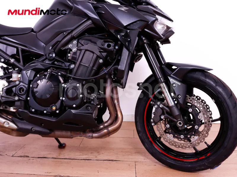 Kawasaki Z900 - Vista 18