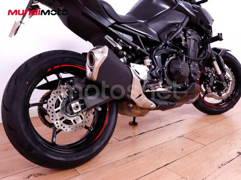 Kawasaki Z900 - Vista 4