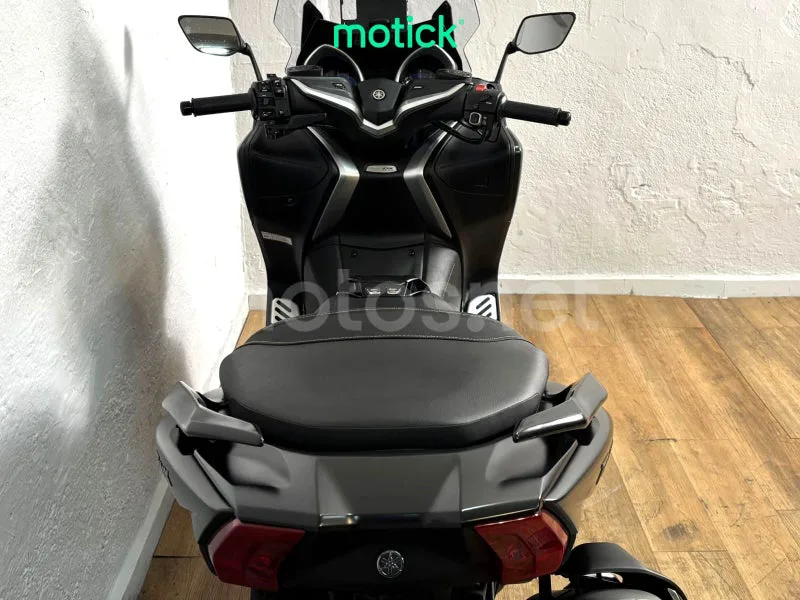 Yamaha TMAX - Vista 4