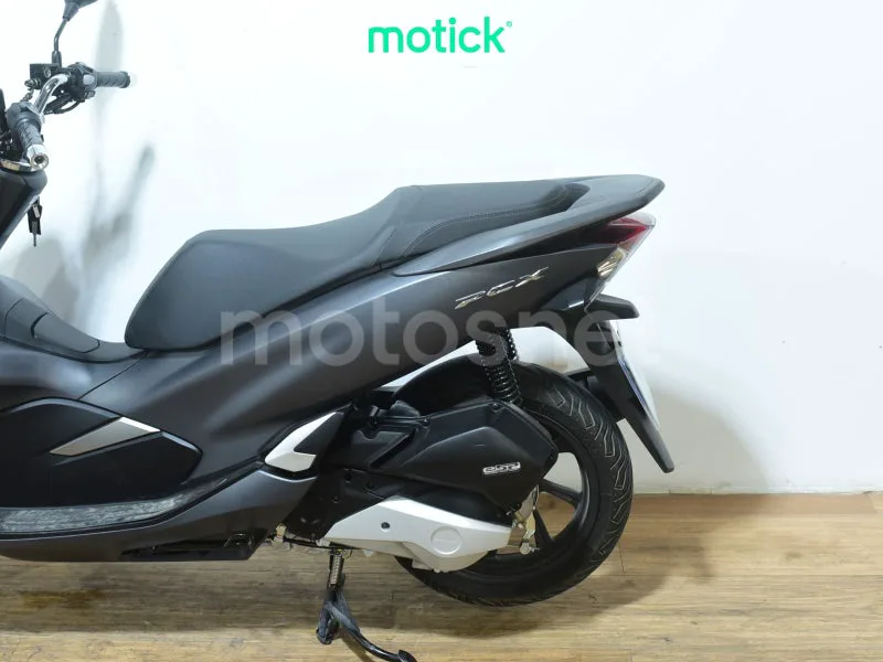 Honda PCX125 - Vista 9