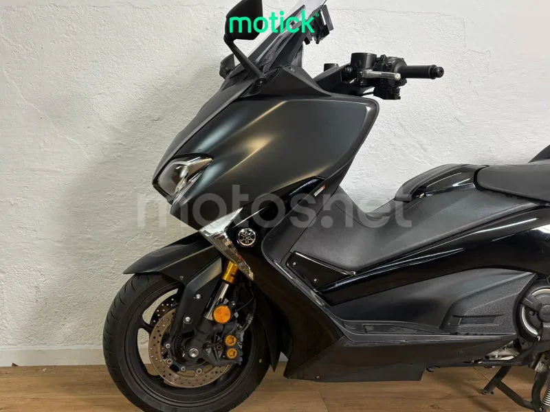 Yamaha TMAX - Vista 6