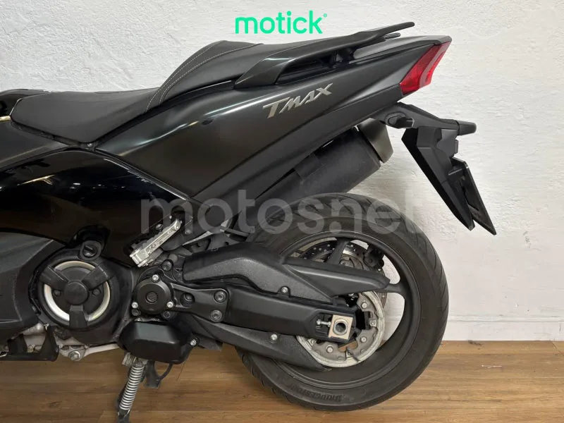Yamaha TMAX - Vista 7