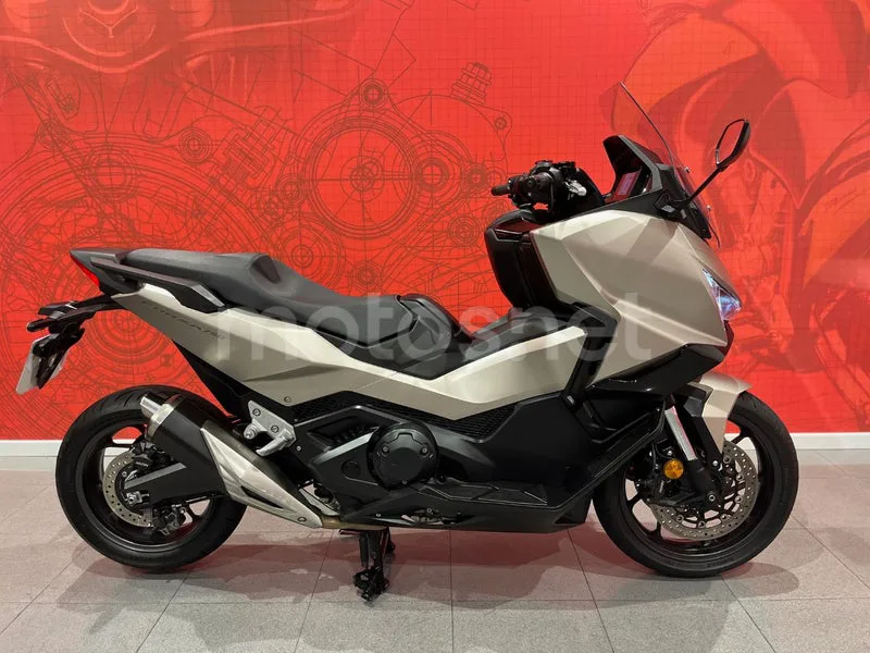 Honda Forza 750 - Vista 5
