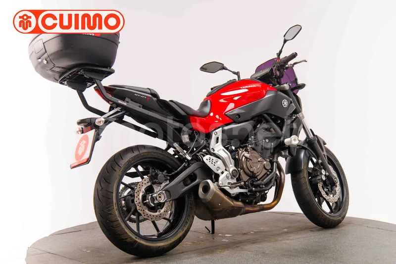 Yamaha MT-07 - Vista 8