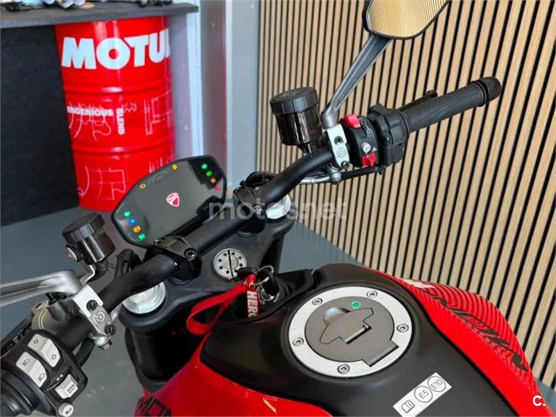 Ducati Monster - Vista 4