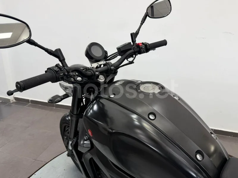 Yamaha XSR900 - Vista 11