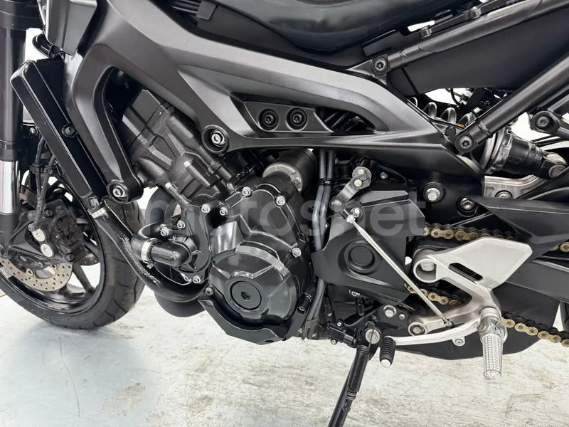 Yamaha XSR900 - Vista 12