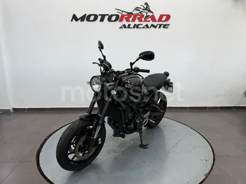 Yamaha XSR900 - Vista 14