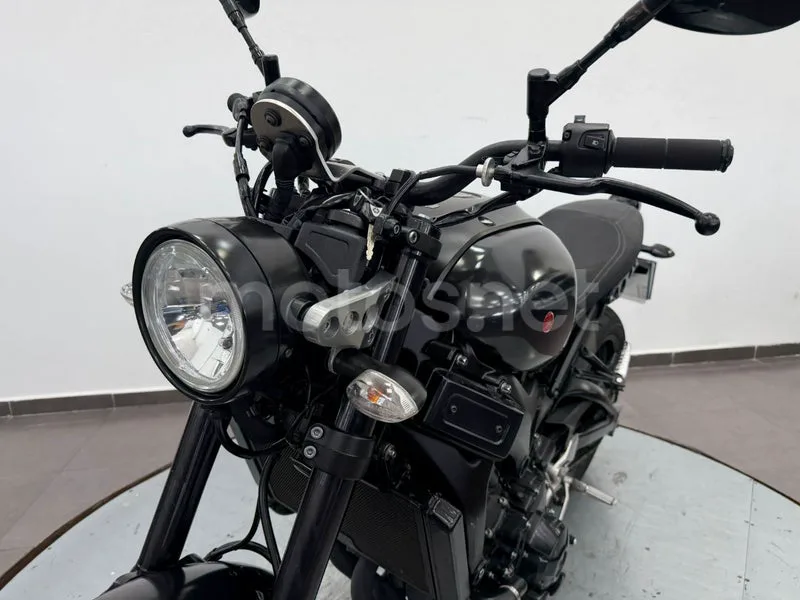 Yamaha XSR900 - Vista 15