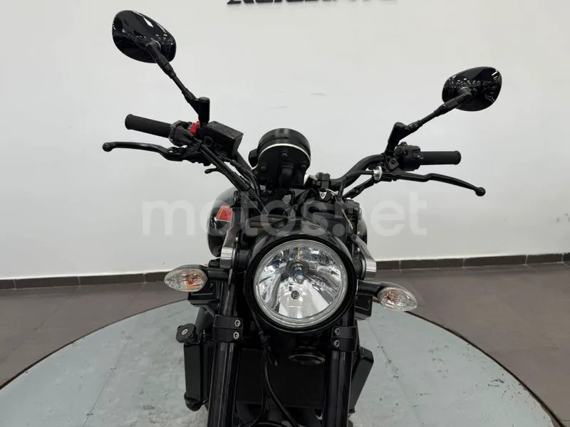 Yamaha XSR900 - Vista 18