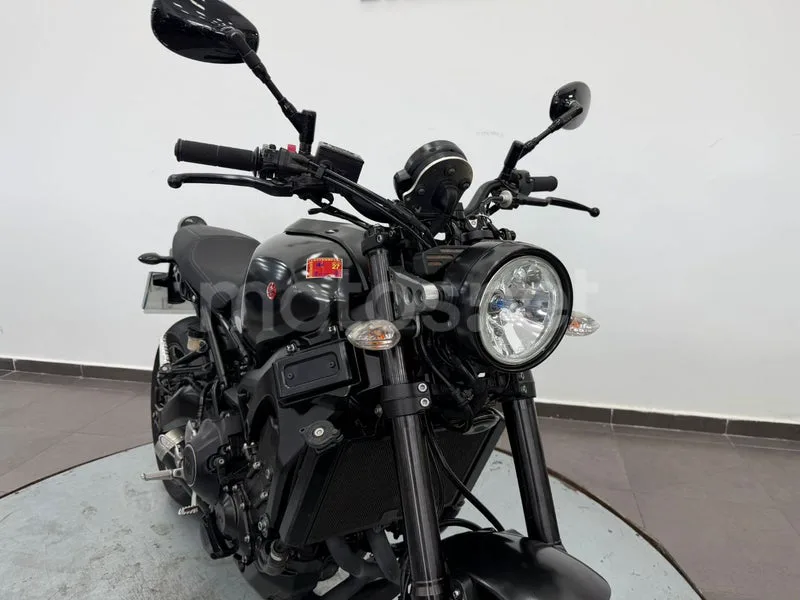 Yamaha XSR900 - Vista 20