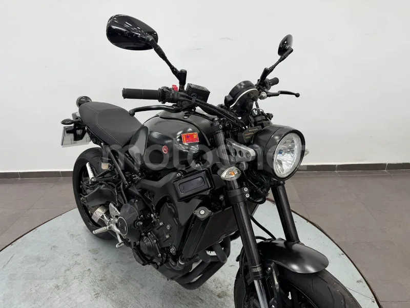 Yamaha XSR900 - Vista 21