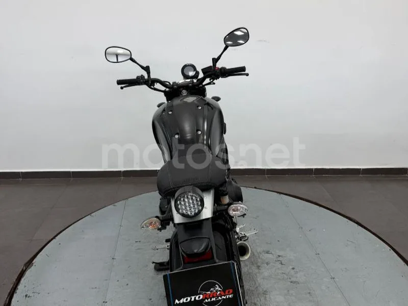 Yamaha XSR900 - Vista 4
