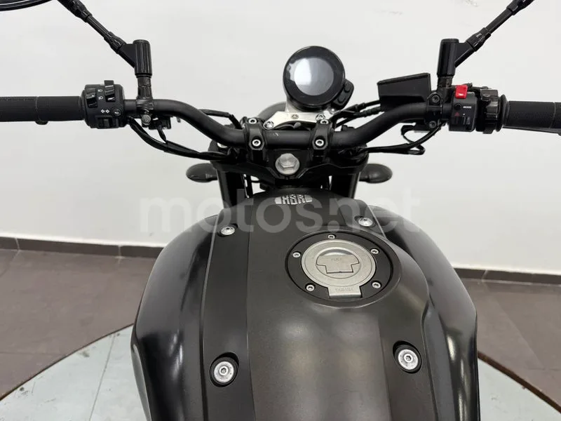 Yamaha XSR900 - Vista 9
