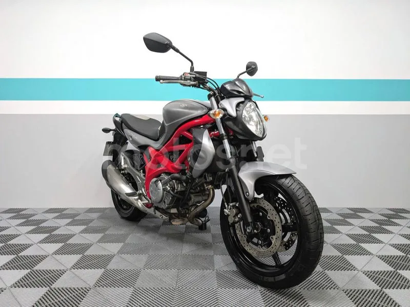 Suzuki Gladius 650 - Vista 3