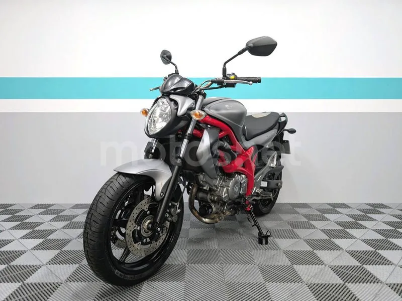 Suzuki Gladius 650 - Vista 4