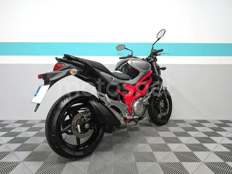 Suzuki Gladius 650 - Vista 7