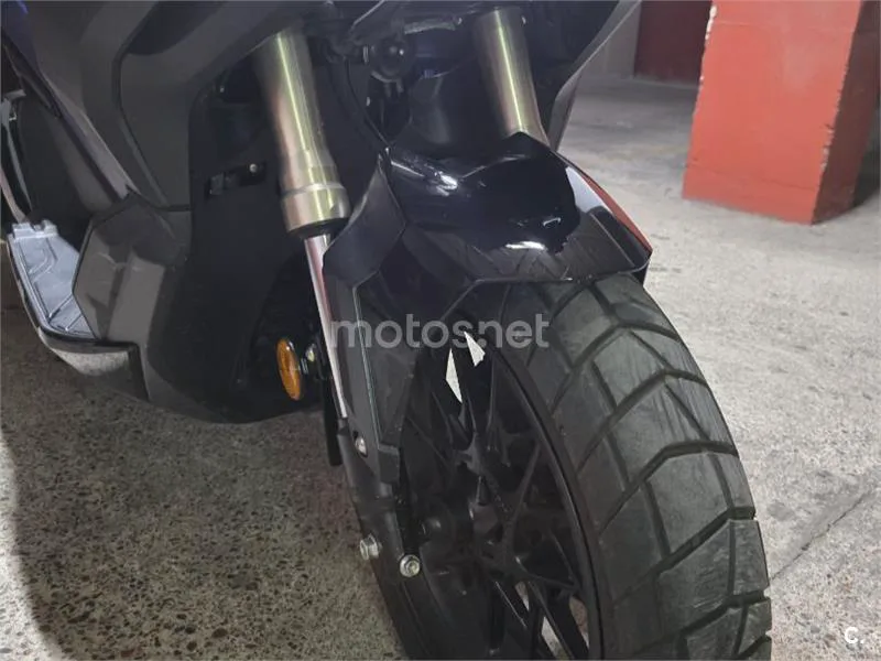 Honda ADV350 - Vista 8