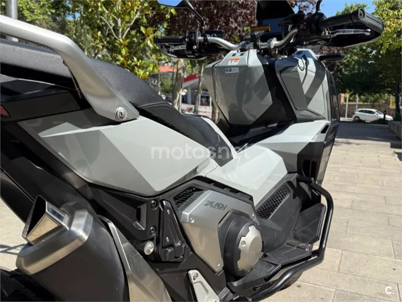 Honda X-ADV - Vista 4