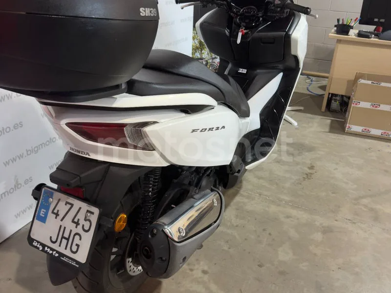Honda Forza 300 - Vista 3