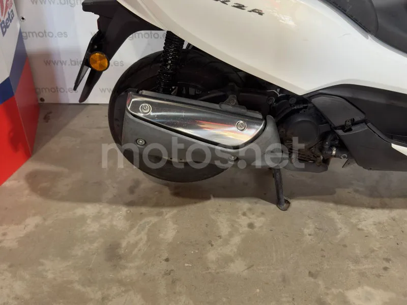 Honda Forza 300 - Vista 4