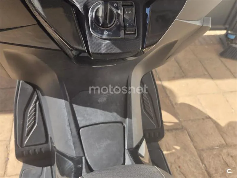 Honda Forza 125 - Vista 8