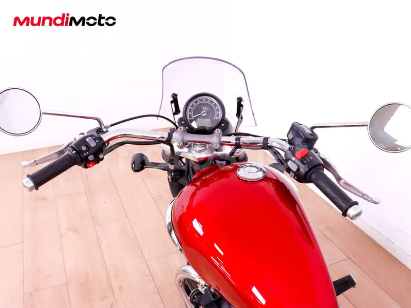 Triumph Bonneville Speedmaster - Vista 11