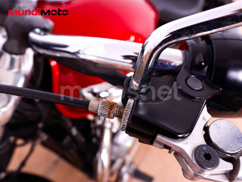 Triumph Bonneville Speedmaster - Vista 18