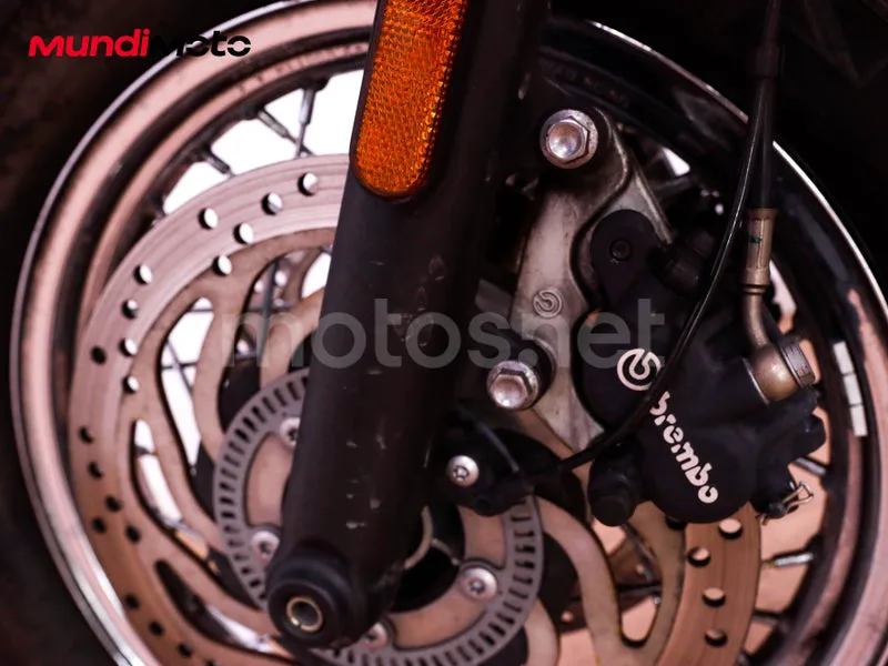 Triumph Bonneville Speedmaster - Vista 20