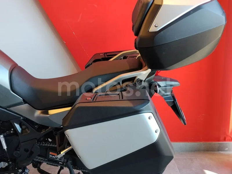 Honda XL750 Transalp - Vista 19