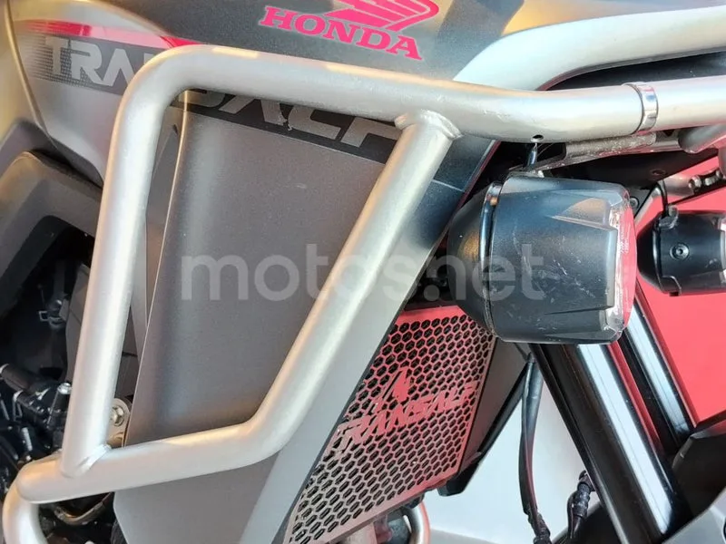 Honda XL750 Transalp - Vista 8
