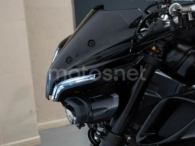 Yamaha MT-10 - Vista 13