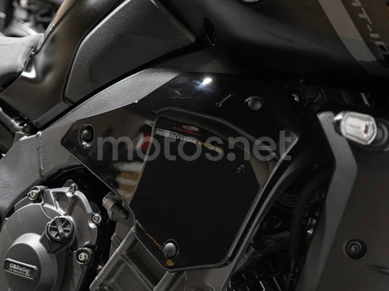 Yamaha MT-10 - Vista 15